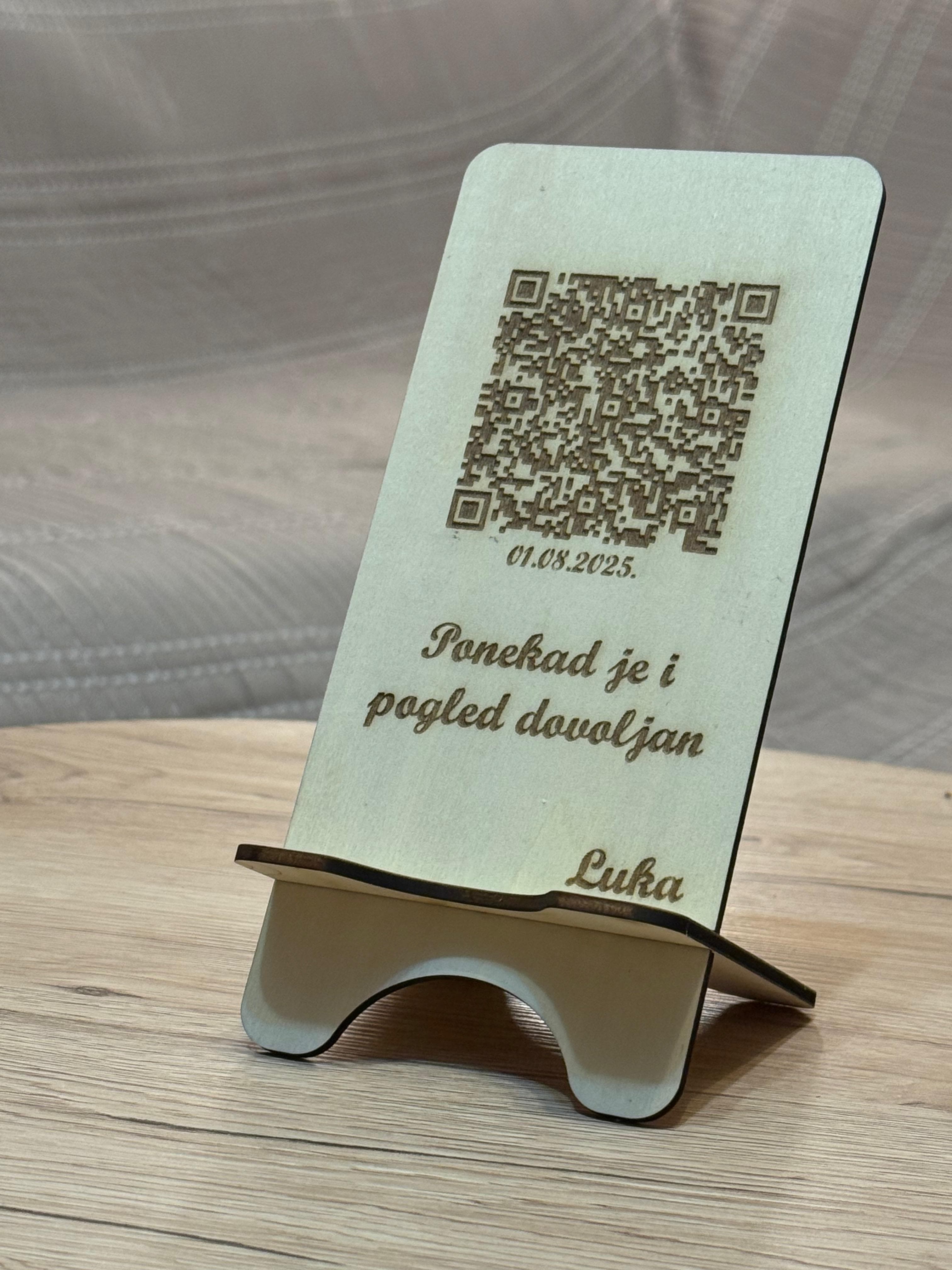 Drveni držač s QR kodom za galeriju